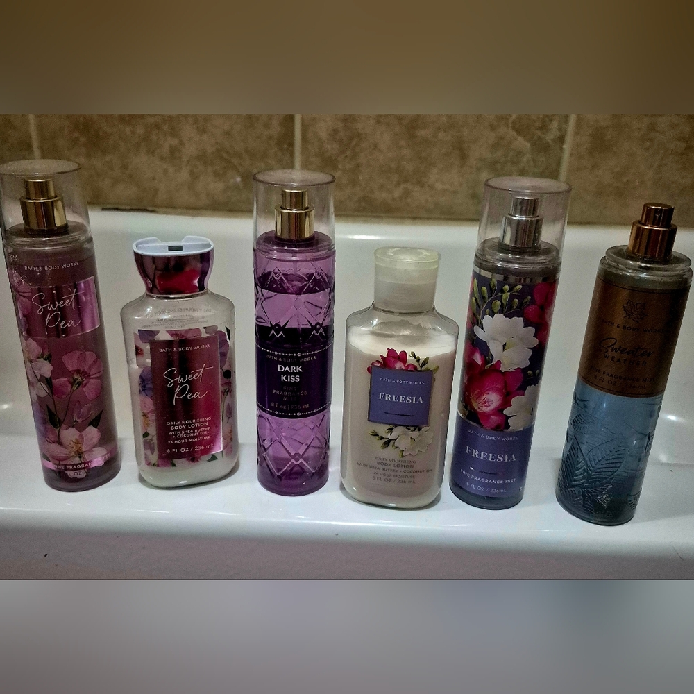 Victoria Secrets 4 Body Sprays And 2 Lotions. 6 Total In Lot